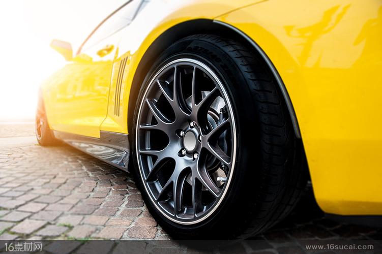黄色汽车上的轮胎高清摄影图片 - 素材中国16素材网